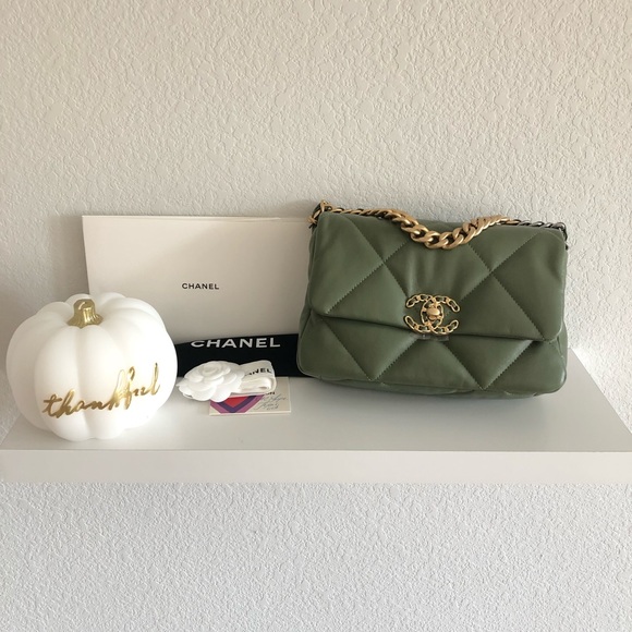 CHANEL Handbags - Brand new CHANEL small 19 green handbag